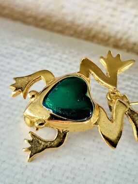 Gold Frog Brooch with Emerald Green Heart Accent